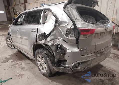 2017 Toyota Highlander Xle z USA, uszkodzony, nr VIN 5TDJZRFH6HS361429